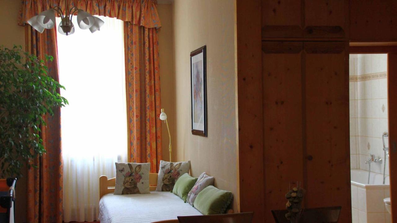 Hotel Gasthof Zum Weissen Lamm Hohenberg an der Eger Exterior photo